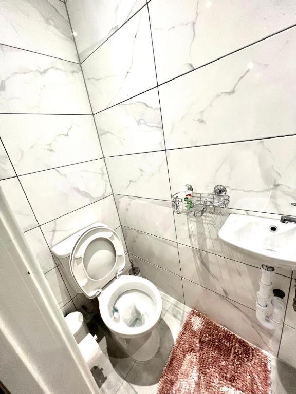 Heathrow Guest House - Oakway Feltham Luaran gambar